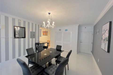 Condo in Miami Beach, Florida, 1 bedroom № 2154800 - photo 20