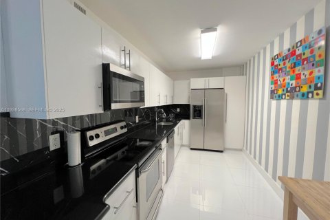 Condo in Miami Beach, Florida, 1 bedroom № 2154800 - photo 4