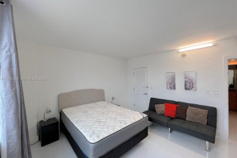 Condo in Miami Beach, Florida, 1 bedroom № 2154800 - photo 19
