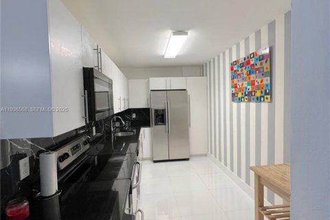 Condo in Miami Beach, Florida, 1 bedroom № 2154800 - photo 6