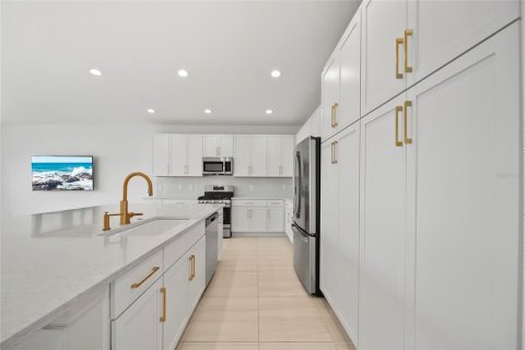 House in Wesley Chapel, Florida 4 bedrooms, 275.08 sq.m. № 1854432 - photo 13