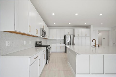House in Wesley Chapel, Florida 4 bedrooms, 275.08 sq.m. № 1854432 - photo 12