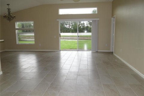 Villa ou maison à louer à Wesley Chapel, Floride: 3 chambres, 137.96 m2 № 2110728 - photo 4