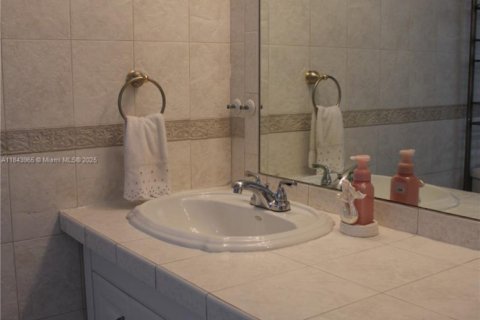 Купить кондоминиум в Уэстон, Флорида 2 спальни, 128.39м2, № 2053523 - фото 21