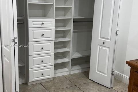 Commercial property in Miami, Florida 1 bedroom, 139.91 sq.m. № 1994778 - photo 7