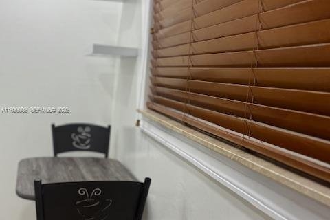 Commercial property in Miami, Florida 1 bedroom, 139.91 sq.m. № 1994778 - photo 4