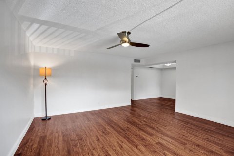 Condominio en venta en Tamarac, Florida, 2 dormitorios, 93.83 m2 № 2146754 - foto 9