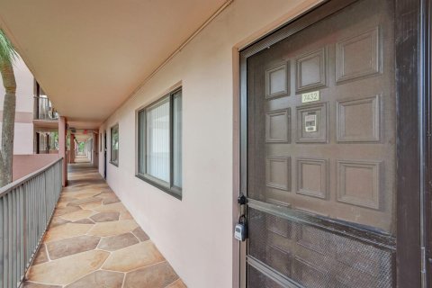 Condominio en venta en Tamarac, Florida, 2 dormitorios, 93.83 m2 № 2146754 - foto 7