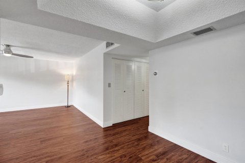 Condominio en venta en Tamarac, Florida, 2 dormitorios, 93.83 m2 № 2146754 - foto 17