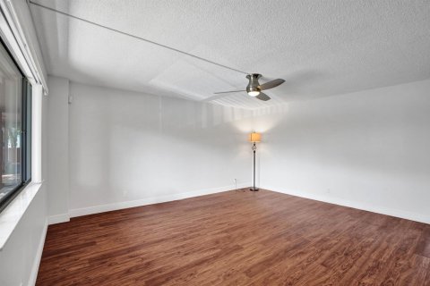 Condominio en venta en Tamarac, Florida, 2 dormitorios, 93.83 m2 № 2146754 - foto 8