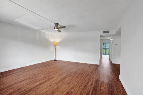 Condominio en venta en Tamarac, Florida, 2 dormitorios, 93.83 m2 № 2146754 - foto 3