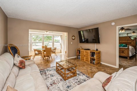 Condo in Margate, Florida, 2 bedrooms  № 1794069 - photo 4