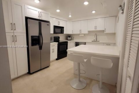 Купить кондоминиум в Уэстон, Флорида 2 спальни, 114.73м2, № 1756840 - фото 2