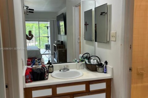 Copropriété à louer à Miami, Floride: 2 chambres, 101.54 m2 № 2388049 - photo 25