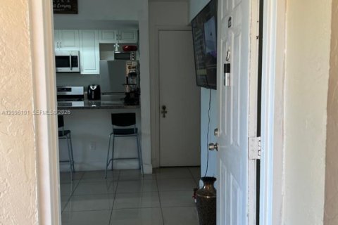 Copropriété à louer à Miami, Floride: 2 chambres, 101.54 m2 № 2388049 - photo 4
