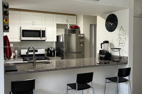 Copropriété à louer à Miami, Floride: 2 chambres, 101.54 m2 № 2388049 - photo 6