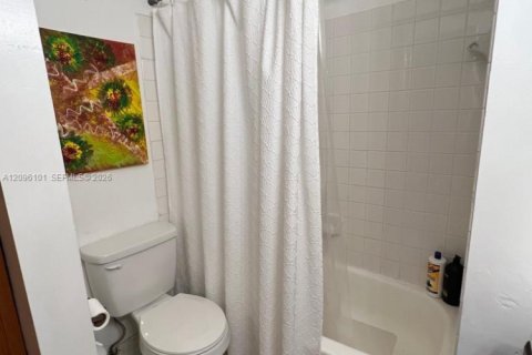 Copropriété à louer à Miami, Floride: 2 chambres, 101.54 m2 № 2388049 - photo 18