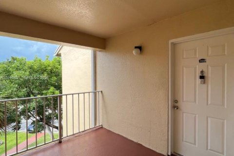 Copropriété à louer à Miami, Floride: 2 chambres, 101.54 m2 № 2388049 - photo 2