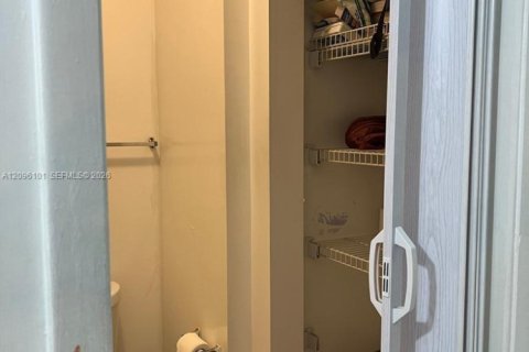 Copropriété à louer à Miami, Floride: 2 chambres, 101.54 m2 № 2388049 - photo 26