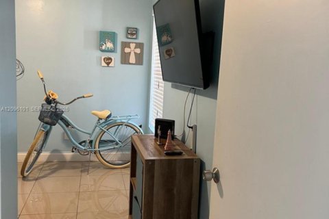 Copropriété à louer à Miami, Floride: 2 chambres, 101.54 m2 № 2388049 - photo 17