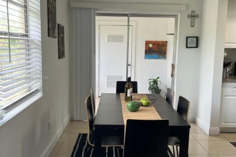 Copropriété à louer à Miami, Floride: 2 chambres, 101.54 m2 № 2388049 - photo 9