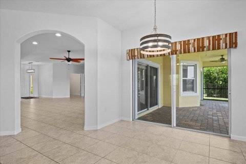 House in Port St. Lucie, Florida 4 bedrooms, 320.33 sq.m. № 2246358 - photo 14