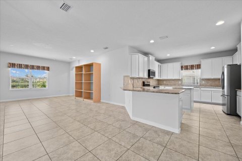House in Port St. Lucie, Florida 4 bedrooms, 320.33 sq.m. № 2246358 - photo 11