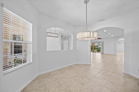 House in Port St. Lucie, Florida 4 bedrooms, 320.33 sq.m. № 2246358 - photo 15