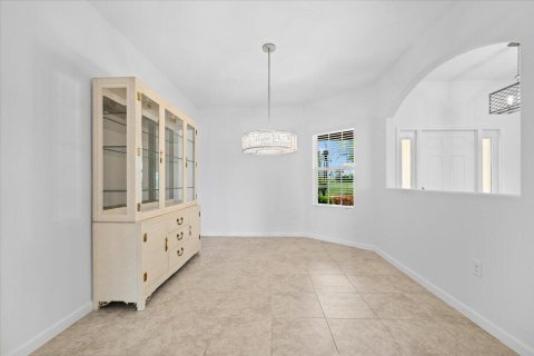 House in Port St. Lucie, Florida 4 bedrooms, 320.33 sq.m. № 2246358 - photo 4