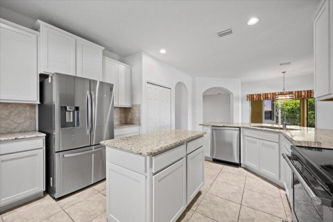 House in Port St. Lucie, Florida 4 bedrooms, 320.33 sq.m. № 2246358 - photo 10