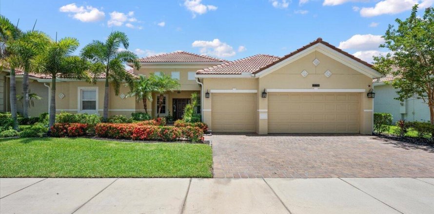 House in Port St. Lucie, Florida 4 bedrooms, 320.33 sq.m. № 2246358