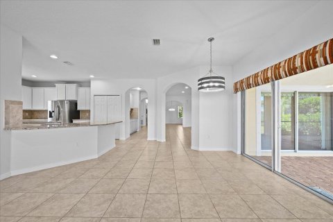 House in Port St. Lucie, Florida 4 bedrooms, 320.33 sq.m. № 2246358 - photo 13