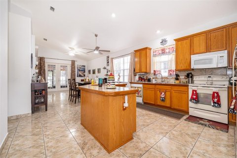 House in Orlando, Florida 4 bedrooms, 182.46 sq.m. № 1843304 - photo 14