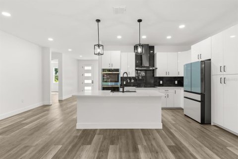 Casa en venta en Leesburg, Florida, 4 dormitorios, 191.19 m2 № 1810271 - foto 3