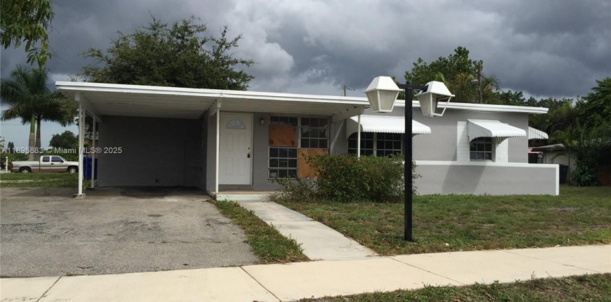 House in West Park, Florida 3 bedrooms, 78.04 sq.m. № 1947852