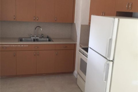 House in West Park, Florida 3 bedrooms, 78.04 sq.m. № 1947852 - photo 2