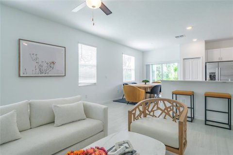 Townhouse in Wimauma, Florida 2 bedrooms, 146.6 sq.m. № 2123733 - photo 4