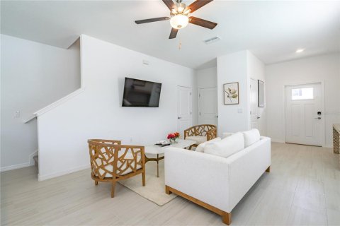 Townhouse in Wimauma, Florida 2 bedrooms, 146.6 sq.m. № 2123733 - photo 3
