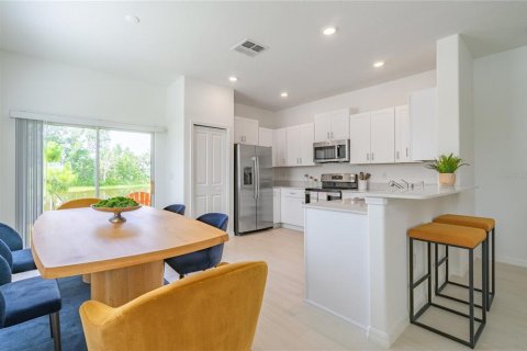 Townhouse in Wimauma, Florida 2 bedrooms, 146.6 sq.m. № 2123733 - photo 6