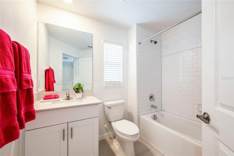 Townhouse in Wimauma, Florida 2 bedrooms, 146.6 sq.m. № 2123733 - photo 12