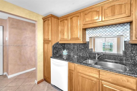 Condominio en venta en Dania Beach, Florida, 2 dormitorios, 110.55 m2 № 1886643 - foto 20