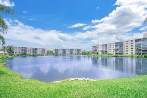 Condominio en venta en Dania Beach, Florida, 2 dormitorios, 110.55 m2 № 1886643 - foto 1