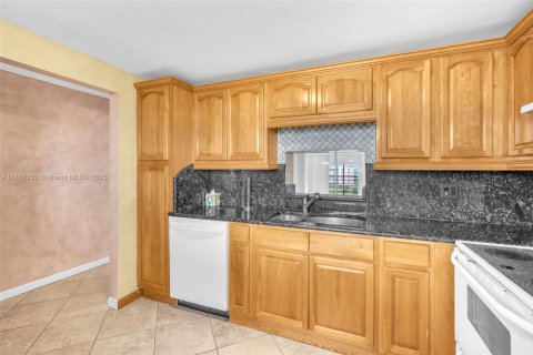 Condominio en venta en Dania Beach, Florida, 2 dormitorios, 110.55 m2 № 1886643 - foto 21