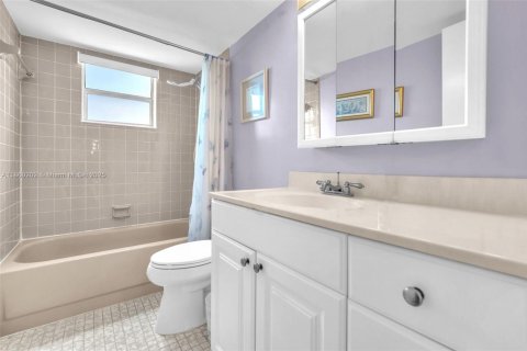 Condominio en venta en Dania Beach, Florida, 2 dormitorios, 110.55 m2 № 1886643 - foto 18