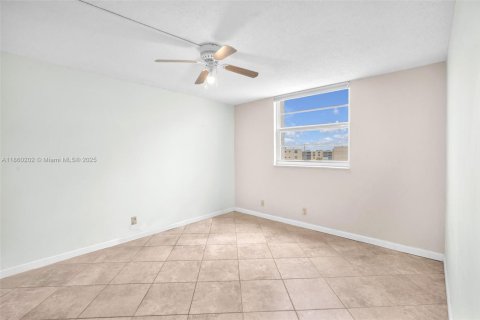 Condominio en venta en Dania Beach, Florida, 2 dormitorios, 110.55 m2 № 1886643 - foto 11