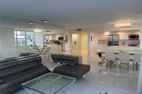Купить кондоминиум в Авентура, Флорида 2 спальни, 117.8м2, № 1841083 - фото 7