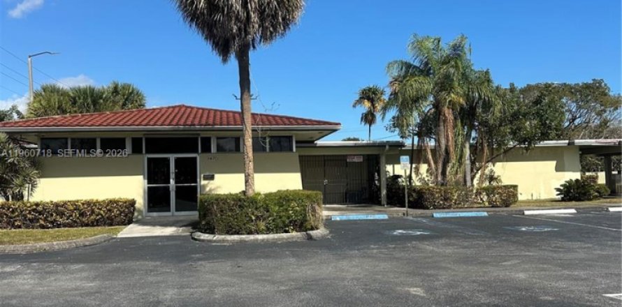 Propiedad comercial en Homestead, Florida № 2158265