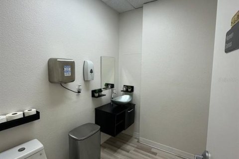 Propiedad comercial en alquiler en Orlando, Florida, 389.73 m2 № 1563899 - foto 13