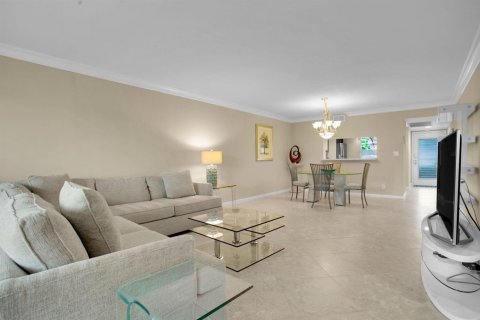 Condo in Coconut Creek, Florida, 2 bedrooms № 2402391 - photo 12
