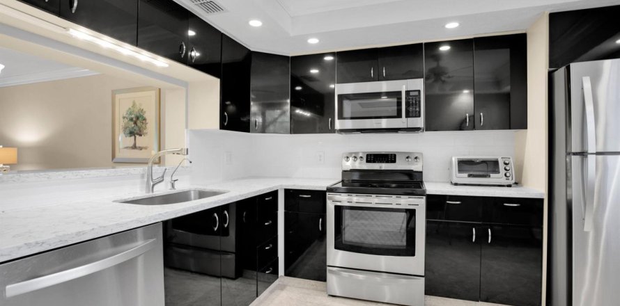 Condo in Coconut Creek, Florida, 2 bedrooms № 2402391
